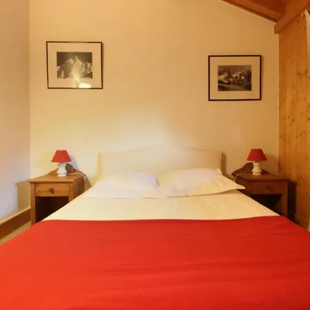 Ancelles - Les Praz - Golf - Vue Mont-blanc - Randonnees Alpesi faház Chamonix