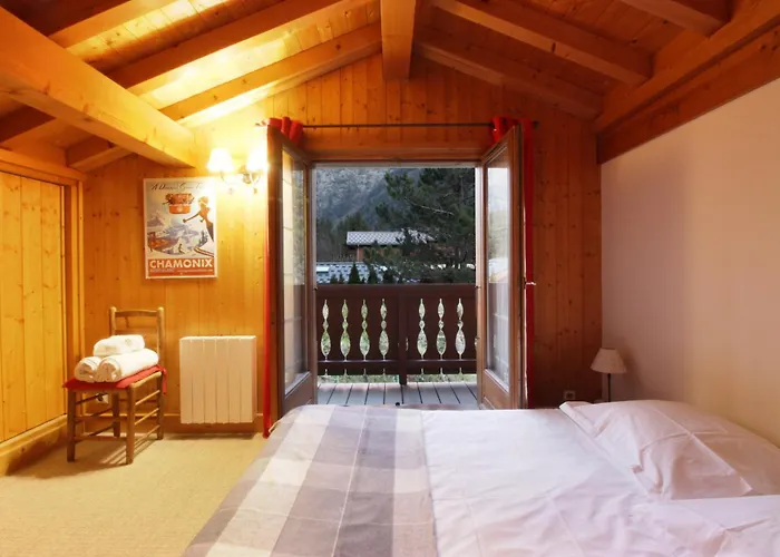 Ancelles - Les Praz - Golf - Vue Mont-blanc - Randonnees Alpesi faház Chamonix