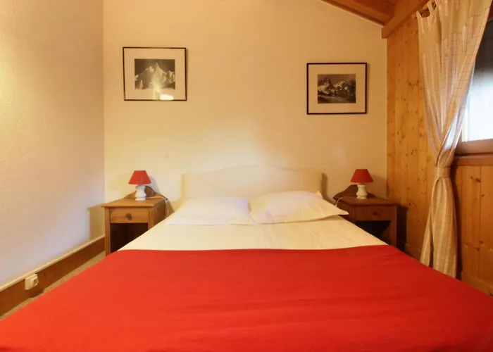 Ancelles - Les Praz - Golf - Vue Mont-blanc - Randonnees Alpesi faház Chamonix